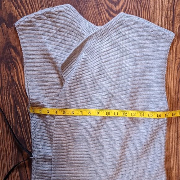 EUC Medium Weight Sleeveless Long Knit Cardigan Size Large - Picture 4 of 4